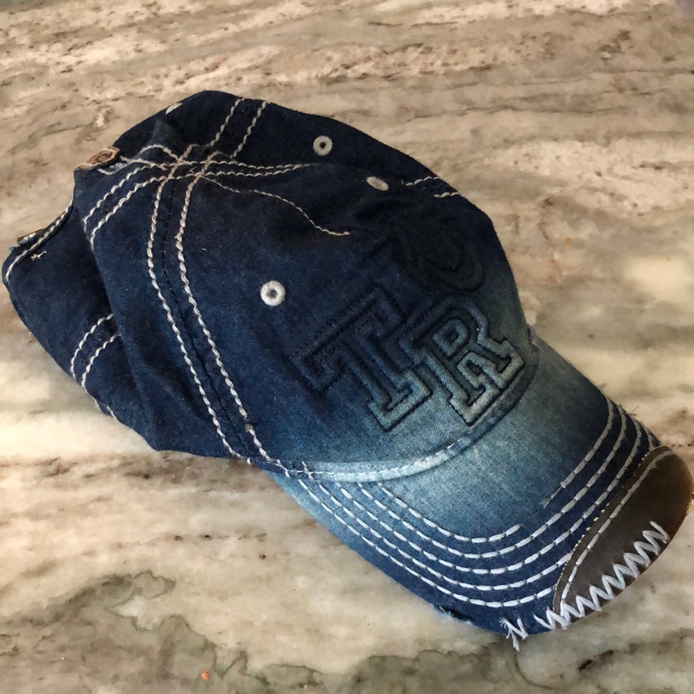 Youth true religion hat